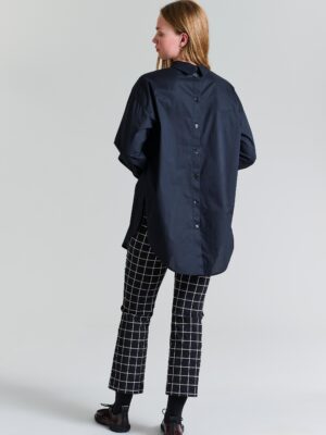 Core Cotton Shirt w. Buttons on Back Black 14717