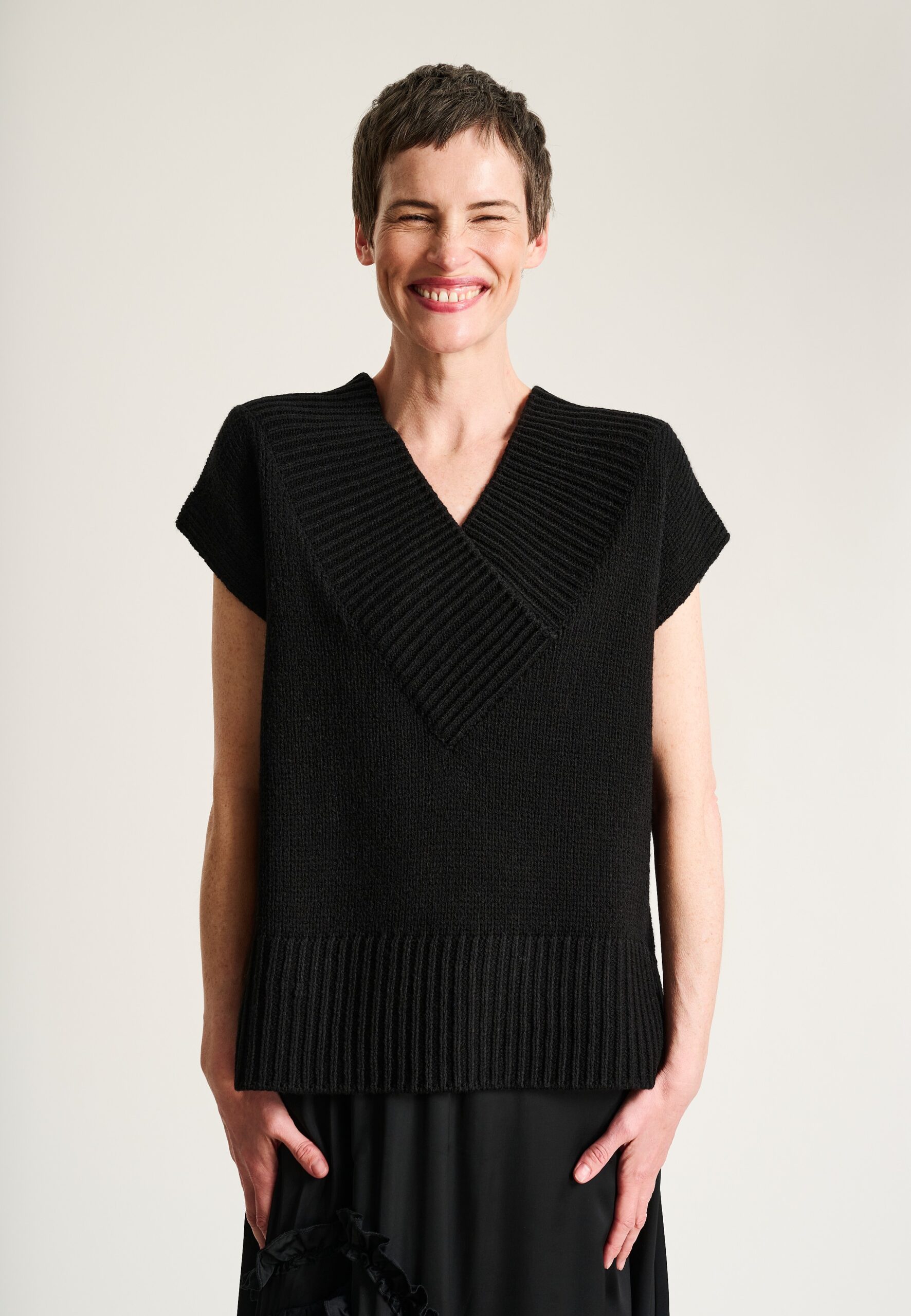 Nitto Sleeveless Blouse Black 15449